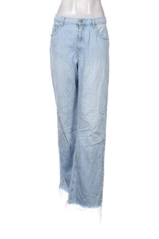 Дамски дънки Pull&Bear, Размер L, Цвят Син, Цена 11,24 €, #136736177