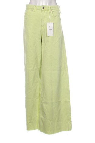 Damskie jeansy Bershka, Rozmiar S, Kolor Zielony, Cena 106,53 zł, #136748320