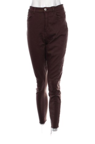 Damskie jeansy Stradivarius, Rozmiar L, Kolor Brązowy, Cena 94,00 zł, #136759466