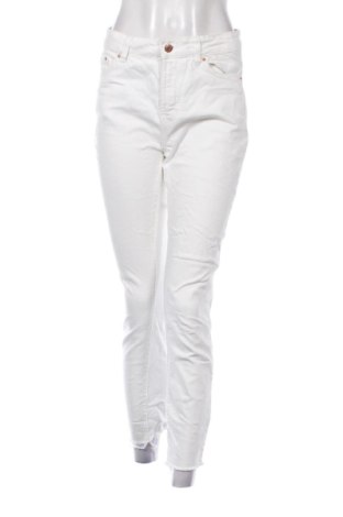 Női farmernadrág Bershka, Méret M, Szín Fehér, Ár 7 499 Ft, #136658486
