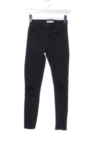 Dámske džínsy  Bershka, Veľkosť XS, Farba Čierna, Cena  14,77 €, #136668001