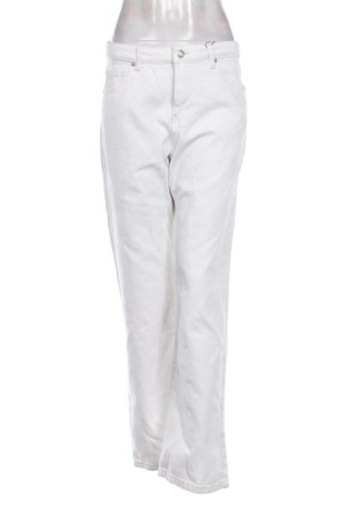 Blugi de femei Bershka, Mărime M, Culoare Alb, Preț 145,99 Lei, #136694004