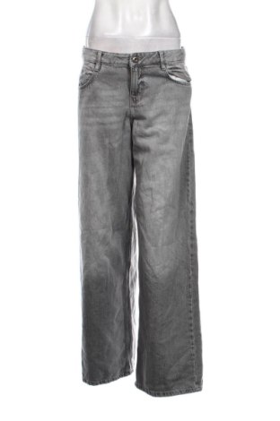 Damskie jeansy Bershka, Rozmiar L, Kolor Szary, Cena 78,99 zł, #136700638