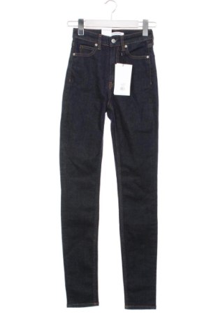 Damskie jeansy Calvin Klein Jeans, Rozmiar XXS, Kolor Niebieski, Cena 427,12 zł, #136700750