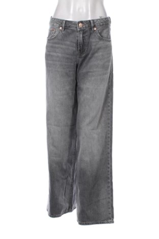 Blugi de femei Stradivarius, Mărime S, Culoare Gri, Preț 145,99 Lei, #136678200