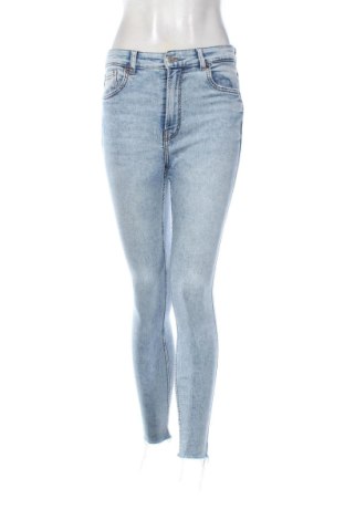 Damskie jeansy Bershka, Rozmiar S, Kolor Niebieski, Cena 75,02 zł, #136731830