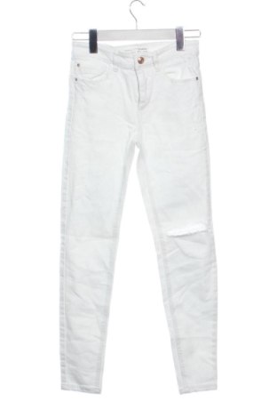 Дамски дънки Stradivarius, Размер XS, Цвят Бял, Цена 4,60 €, #136743770