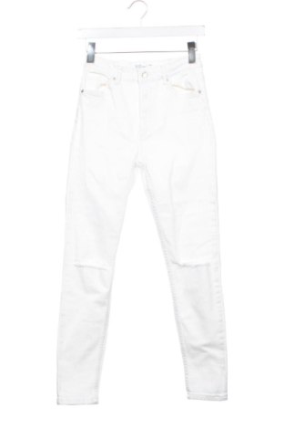 Damskie jeansy Bershka, Rozmiar XXS, Kolor Biały, Cena 73,99 zł, #136751381