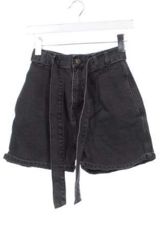 Дамски къс панталон Pull&Bear, Размер XS, Цвят Сив, Цена 10,22 €, #136741548