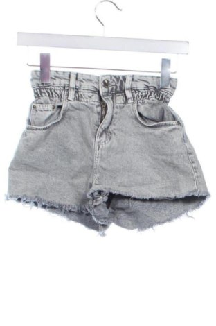 Pantaloni scurți de femei Bershka, Mărime XS, Culoare Gri, Preț 37,99 Lei, #136764903