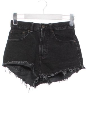 Pantaloni scurți de femei Pull&Bear, Mărime XS, Culoare Negru, Preț 51,00 Lei, #136650062
