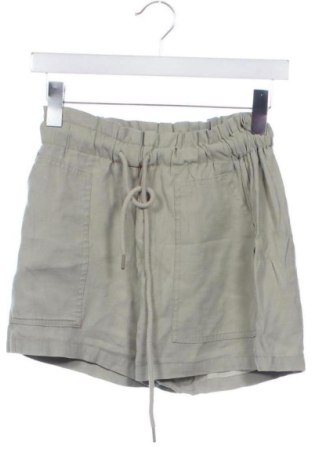 Damen Shorts Pull&Bear, Größe S, Farbe Grün, Preis 6,57 €, #136666817