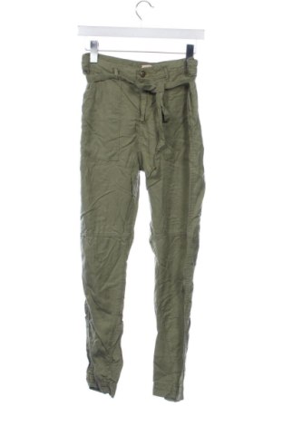 Damskie spodnie Bershka, Rozmiar S, Kolor Zielony, Cena 79,00 zł, #136688357