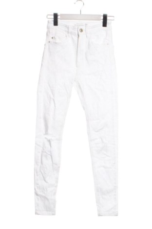 Damenhose Stradivarius, Größe XS, Farbe Weiß, Preis 9,99 €, #136729656