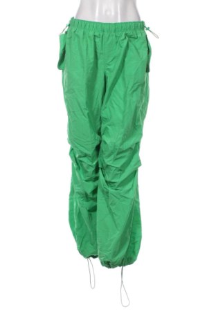 Damskie spodnie sportowe Bershka, Rozmiar L, Kolor Zielony, Cena 78,99 zł