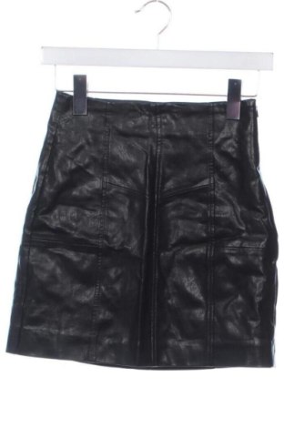 Кожена пола Stradivarius, Размер XXS, Цвят Черен, Цена 6,13 €, #136723042