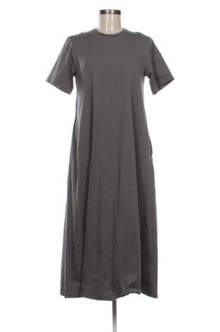 Sukienka Uniqlo, Rozmiar S, Kolor Szary, Cena 118,99 zł, #136717171