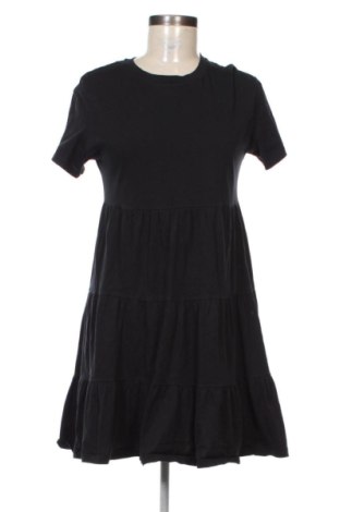 Рокля Bershka, Размер S, Цвят Черен, Цена 8,69 €, #136717283