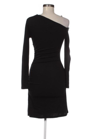 Рокля Stradivarius, Размер XS, Цвят Черен, Цена 32,21 €