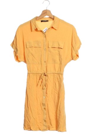 Рокля Bershka, Размер XS, Цвят Жълт, Цена 10,73 €, #136710994