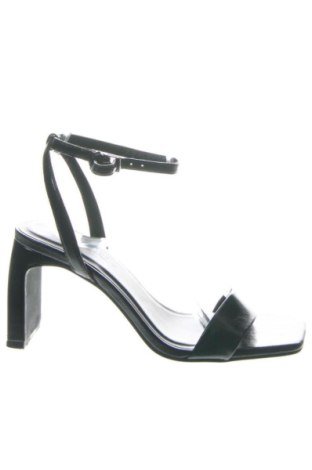 Sandale Pull&Bear, Mărime 36, Culoare Negru, Preț 135,54 Lei, #136545125
