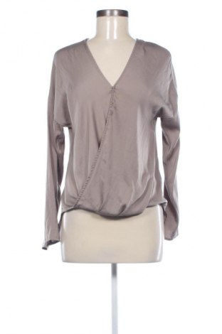 Дамска блуза Gina Tricot, Размер XS, Цвят Сив, Цена 2,04 €