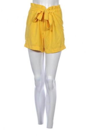 Γυναικείο κοντό παντελόνι ONLY, Μέγεθος M, Χρώμα Κίτρινο, Τιμή 2,99 €