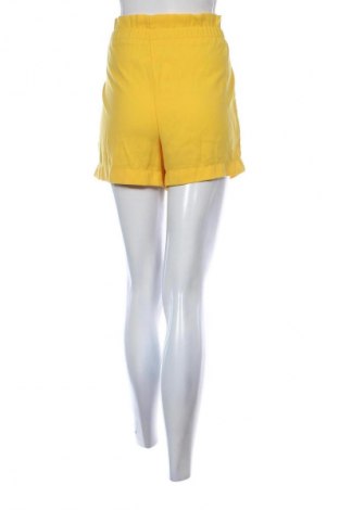 Γυναικείο κοντό παντελόνι ONLY, Μέγεθος M, Χρώμα Κίτρινο, Τιμή 2,99 €