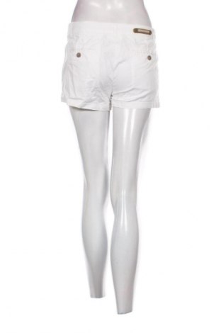 Дамски къс панталон Silvian Heach, Размер M, Цвят Бял, Цена 4,60 €