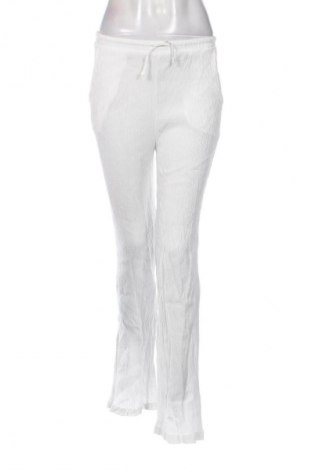 Дамски панталон Bershka, Размер M, Цвят Бял, Цена 3,06 €