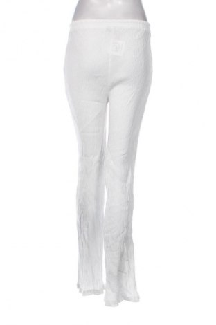 Дамски панталон Bershka, Размер M, Цвят Бял, Цена 3,06 €
