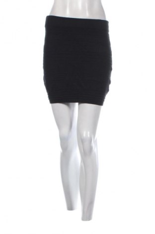 Пола Amisu, Размер S, Цвят Черен, Цена 2,04 €