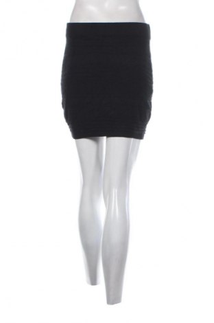 Пола Amisu, Размер S, Цвят Черен, Цена 2,04 €