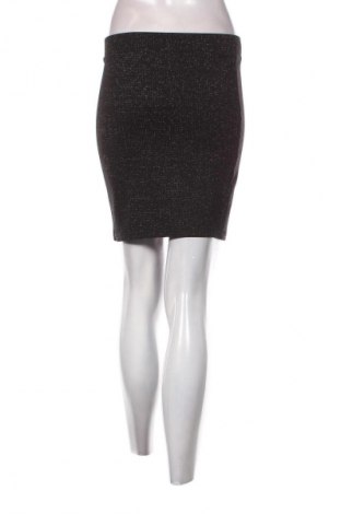 Пола Amisu, Размер S, Цвят Черен, Цена 2,04 €