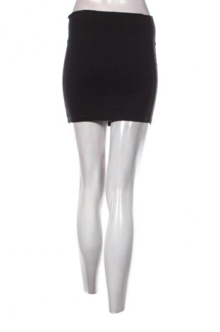 Пола Clockhouse, Размер M, Цвят Черен, Цена 2,04 €