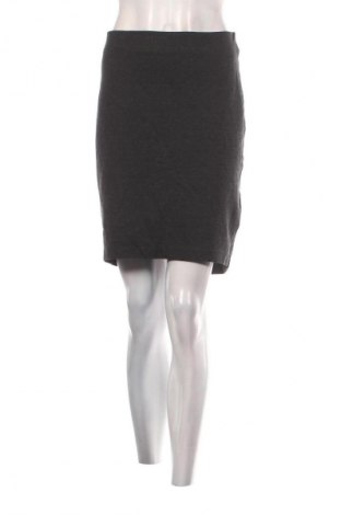 Пола Edc By Esprit, Размер M, Цвят Сив, Цена 2,55 €