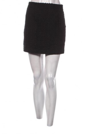 Пола H&M, Размер S, Цвят Черен, Цена 2,55 €