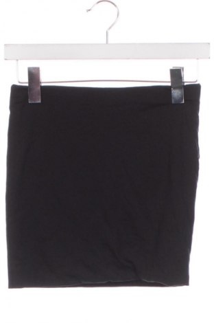 Пола H&M, Размер XS, Цвят Черен, Цена 2,04 €