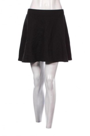 Пола H&M Divided, Размер M, Цвят Черен, Цена 2,04 €