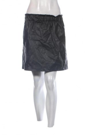 Пола H&M Divided, Размер S, Цвят Черен, Цена 2,04 €