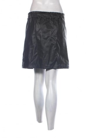 Пола H&M Divided, Размер S, Цвят Черен, Цена 2,04 €