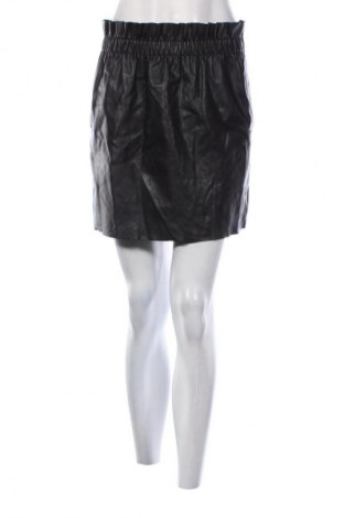 Пола H&M Divided, Размер M, Цвят Черен, Цена 2,04 €