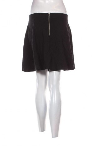 Пола H&M Divided, Размер M, Цвят Черен, Цена 2,04 €