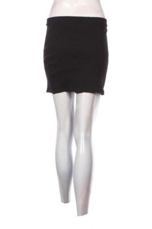 Пола H&M Divided, Размер S, Цвят Черен, Цена 2,04 €