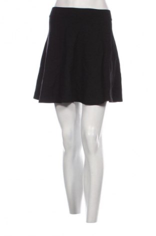 Пола H&M Divided, Размер S, Цвят Черен, Цена 2,04 €