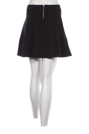 Пола H&M Divided, Размер S, Цвят Черен, Цена 2,04 €