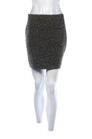 Пола New Look, Размер M, Цвят Многоцветен, Цена 2,04 €