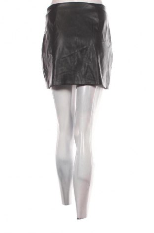 Пола Pull&Bear, Размер S, Цвят Черен, Цена 2,04 €