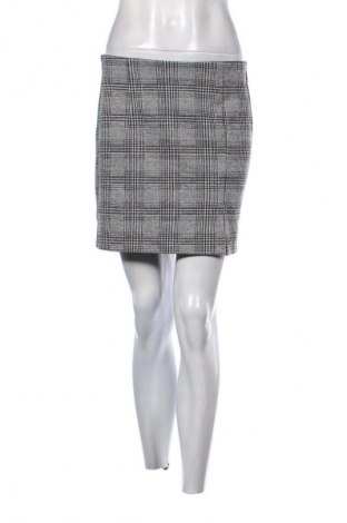 Пола Stradivarius, Размер M, Цвят Многоцветен, Цена 2,04 €