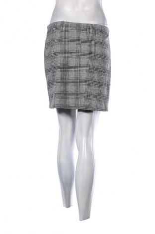 Пола Stradivarius, Размер M, Цвят Многоцветен, Цена 2,04 €